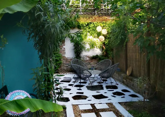 Modern 1Br Apartment With Private Garden Top Center