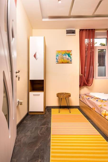 Modern 1br With Private Garden Center Apartment