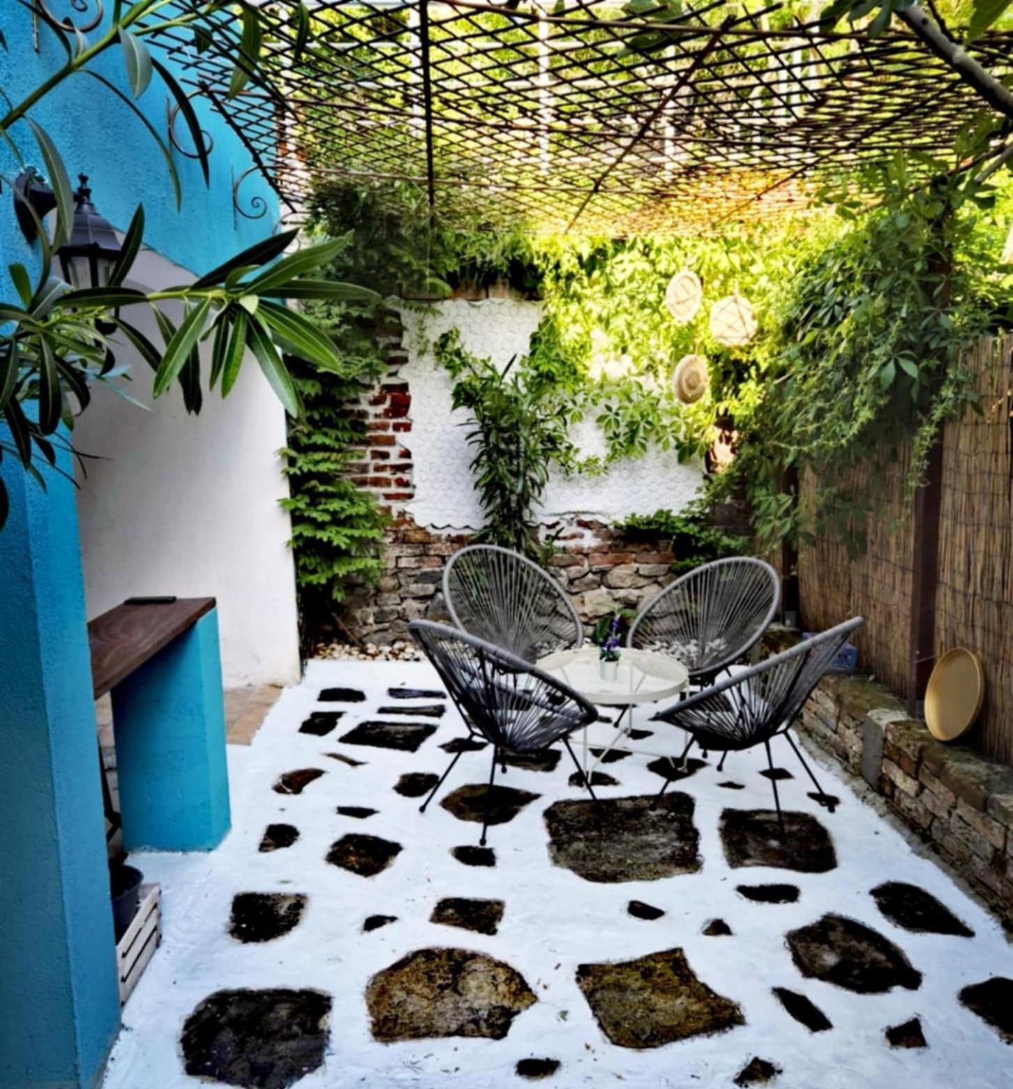 Modern 1br With Private Garden Center Apartment