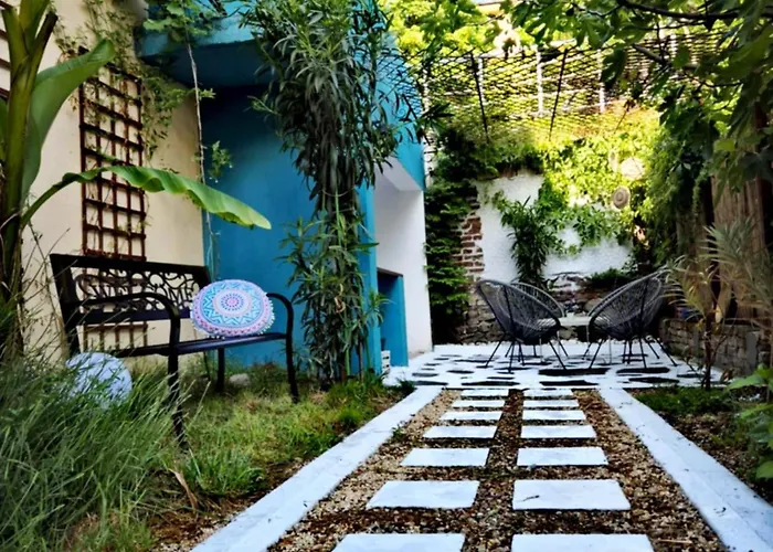 Modern 1Br Apartment With Private Garden Top Center