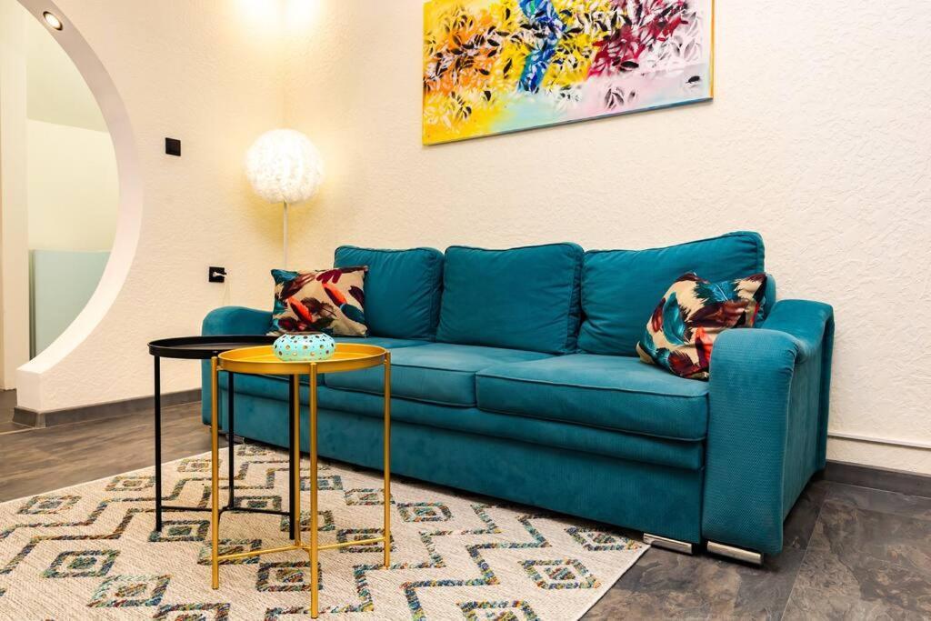 Апартамент Modern 1br With Private Garden Center *